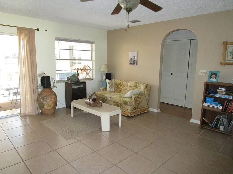 2641 Greenacre Dr — Photo 3