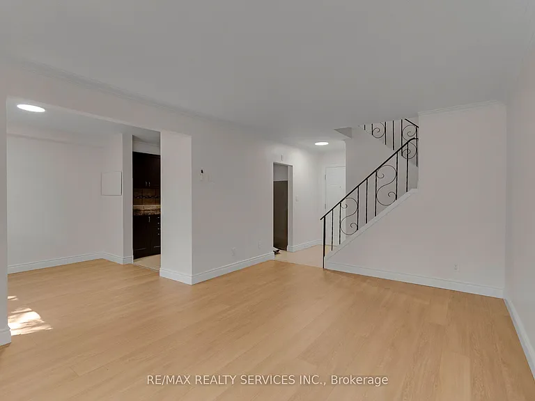 1140 Tavistock Dr #8 — Photo 4