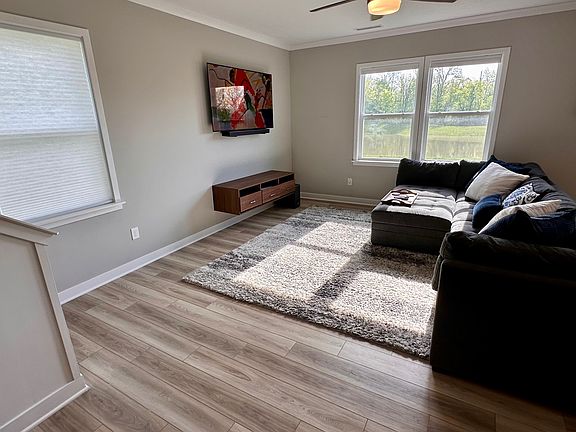3rd image of 721 Scarsdale Ln