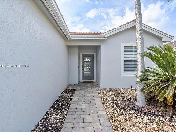4th image of 642 SE 31st Ave