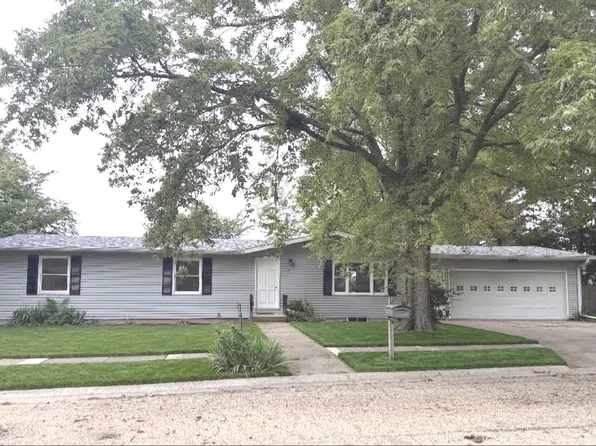 1110 8th St, De Witt, IA 52742