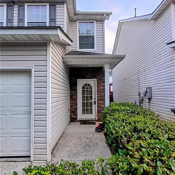 325 Barshay Dr — Photo 2