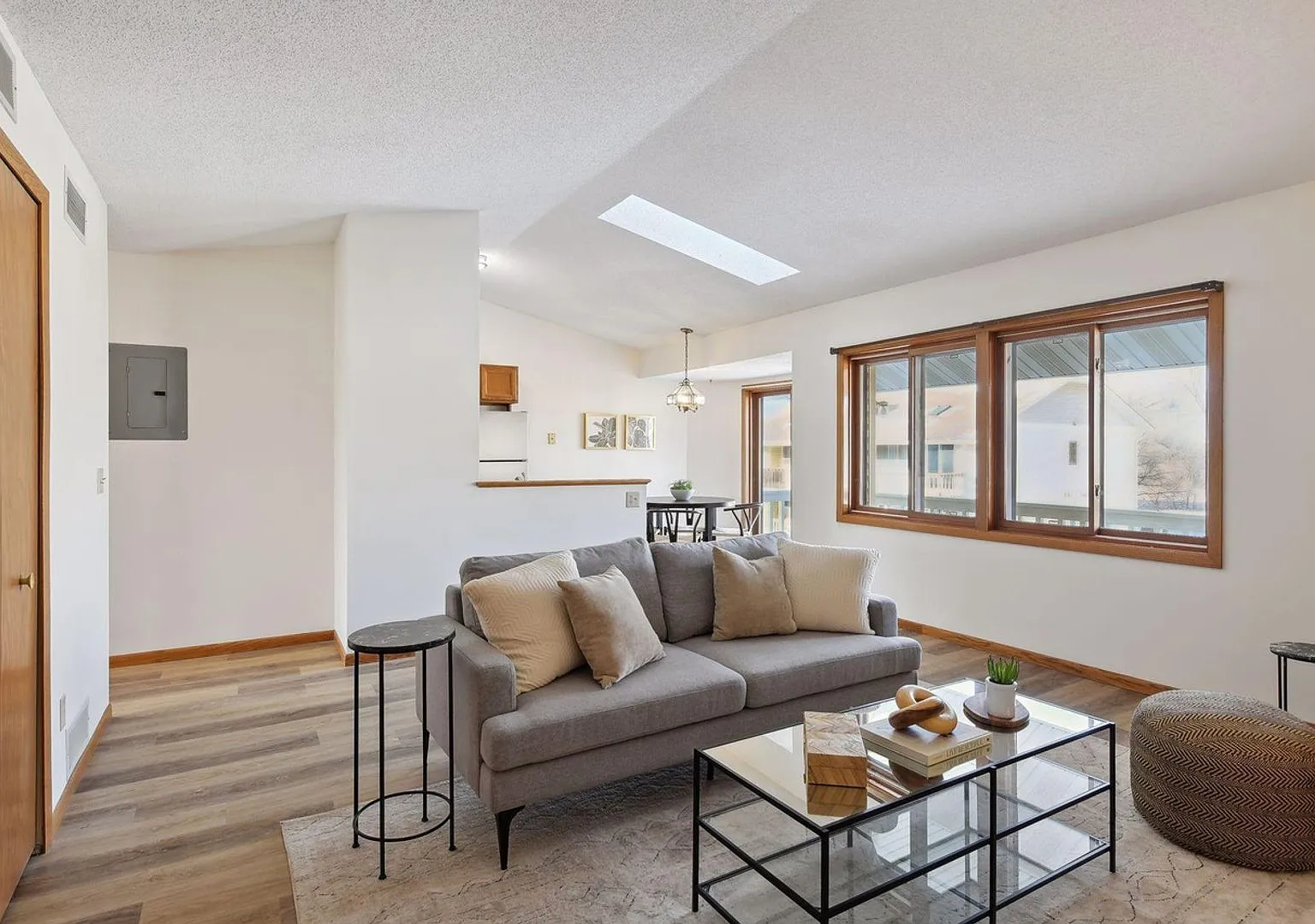 Freshly updated 2 bedroom condo! — Photo 3