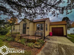 515 6th St SW, Hampton, IA 50441