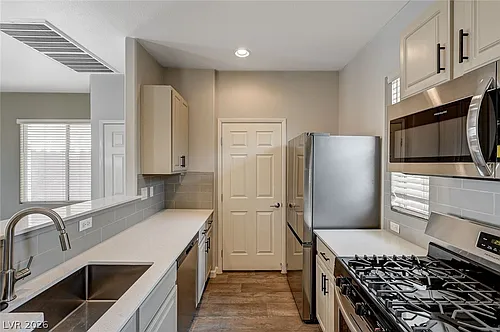 1645 Travis Jason Ave Photo 1