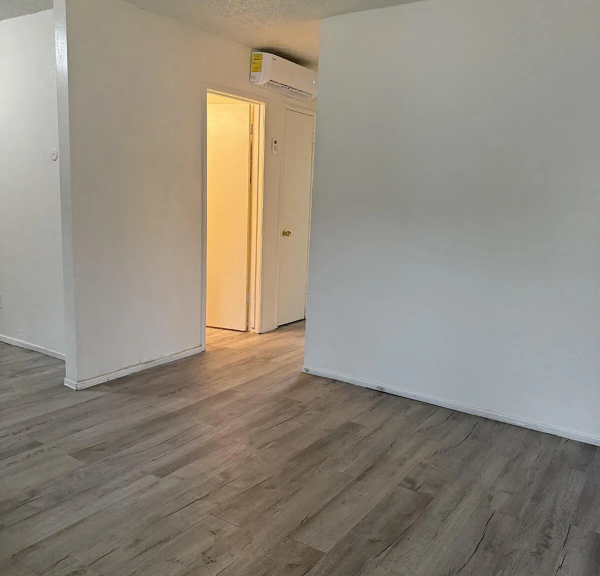 2 bed, 1.0 bath, 745 sqft, $1,200 — Photo 4
