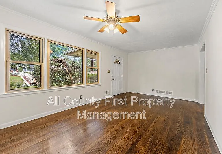 2461 Fontaine Cir — Photo 5
