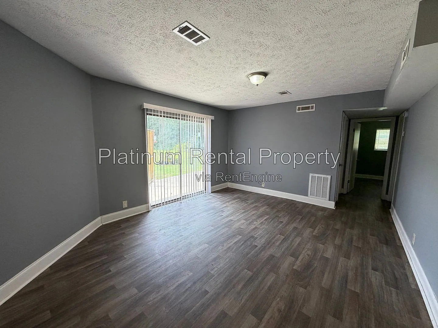 2 bed, 1.0 bath, 781 sqft, $1,049 — Photo 4