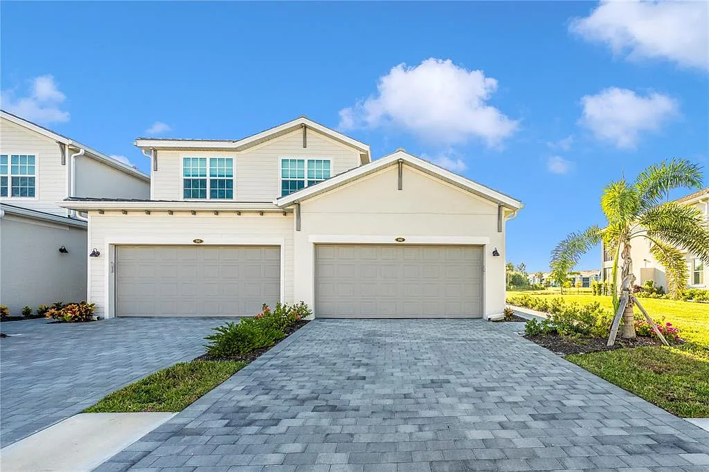3 bed, 2.0 bath, 1789 sqft, $4,000 — Photo 1