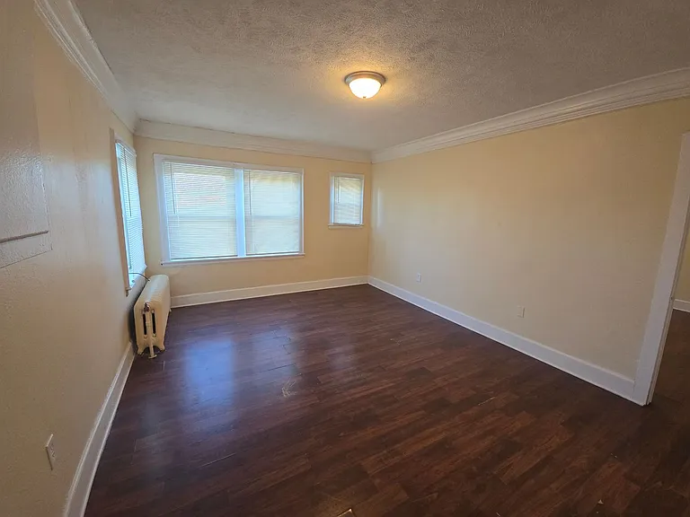 Whitestone Manor Apartments — Photo 14