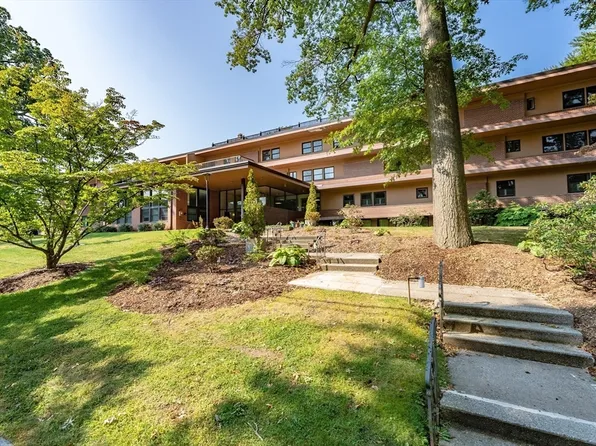 26 Crescent St APT 107, Northampton, MA 01060