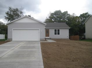 40 Country Ln, Painesville, OH 44077