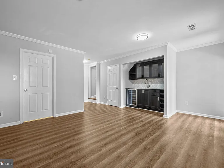 2035 S Glebe Rd — Photo 36