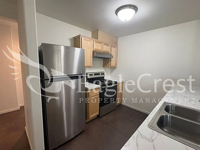 942 NE Spitzenburg St — Photo 51