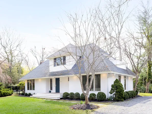 5 Skyes Neck Ct, East Quogue, NY 11942