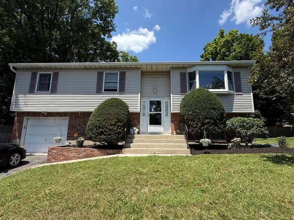 7 Twin Court, Pearl River, NY 10965