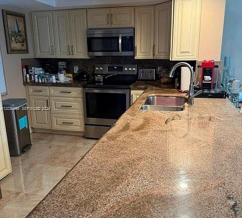 4th image of 101 SE 3rd Ave APT 506