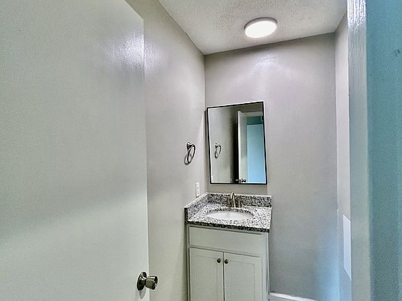 3rd image of 105 Ppoole St #301