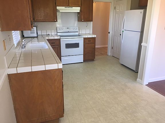 2nd image of 1656 Toyon Ct