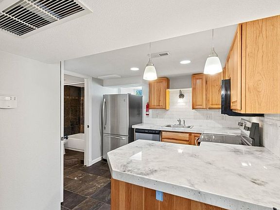 2nd image of 1028 E Courtland Ave #Basement