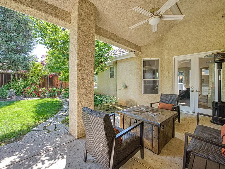 10234 N Rowell Ave — Photo 25