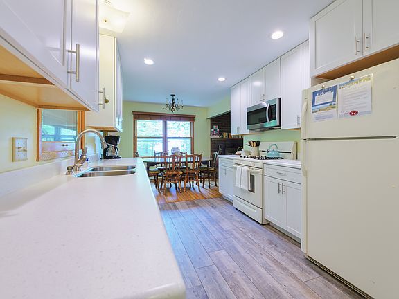 3rd image of 2436 Lakeshore Dr