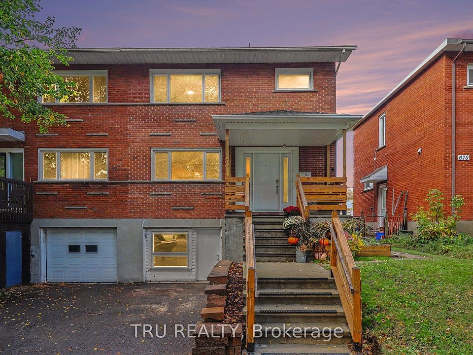 1st image of 682 Morin St