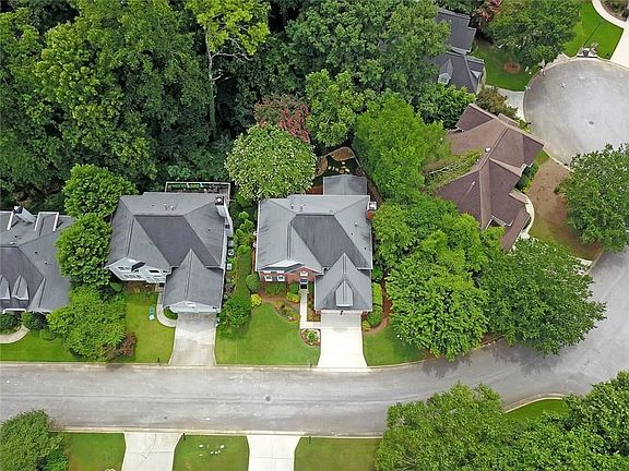 3rd image of 2664 River Oak Dr