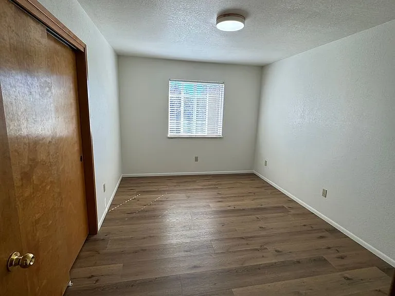 5429 Glenridge Way — Photo 16
