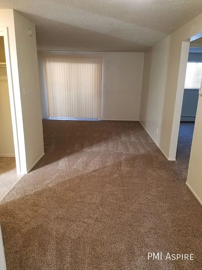 2 Bedroom 1 Bathroom Ground Level Apartment in Longmont — Photo 3