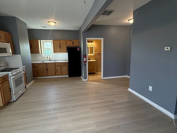 2nd image of 36 Valley St Floor 2