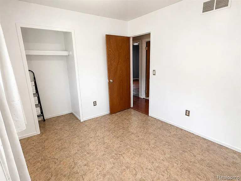 23400 Reynolds Ave — Photo 16