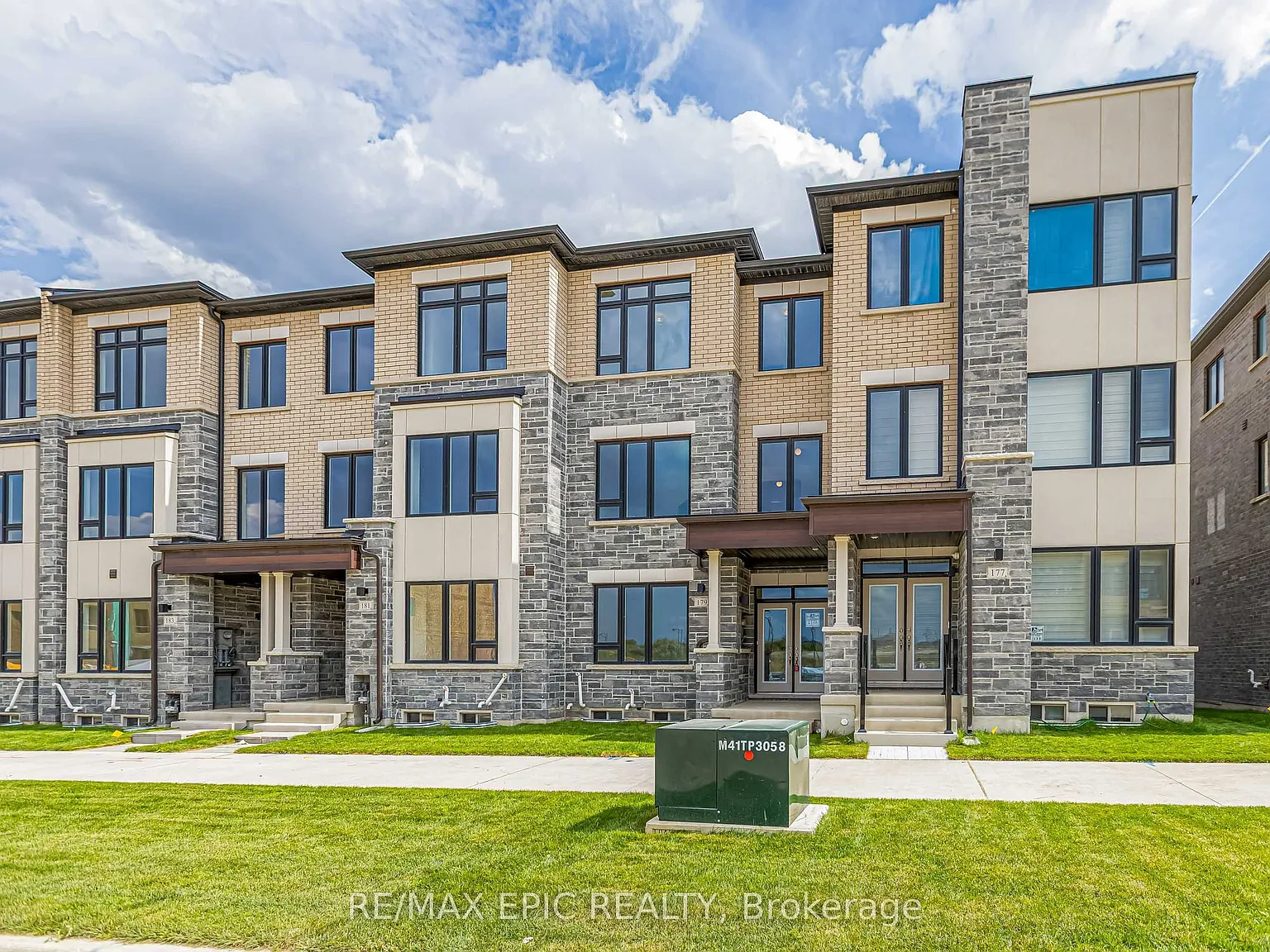 5 bed, $3,400 — Photo 1