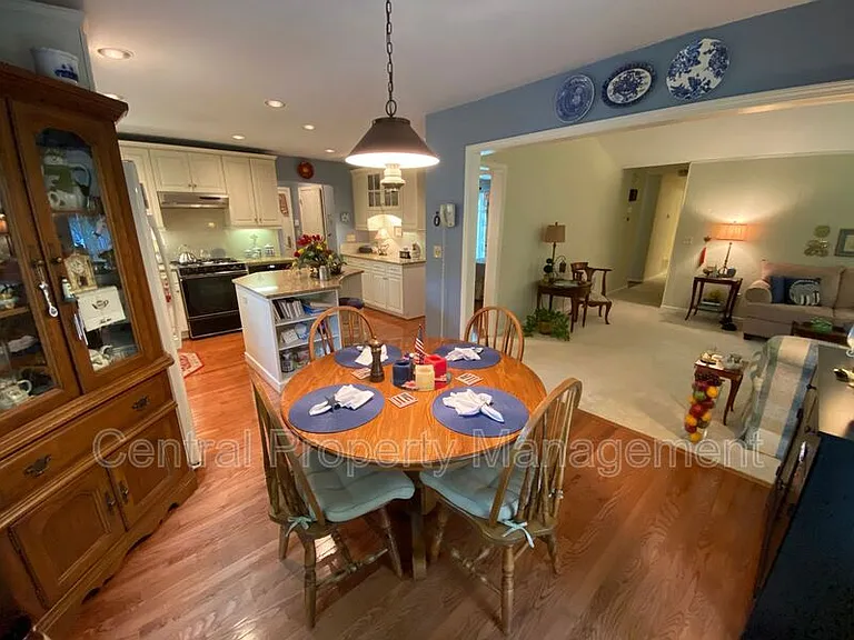 4724 Coach Hill Dr — Photo 24