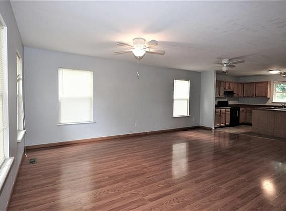 3rd image of 2937 Athens Ave