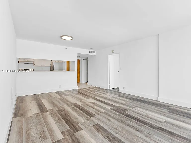 7601 E Treasure Dr #506 — Photo 10
