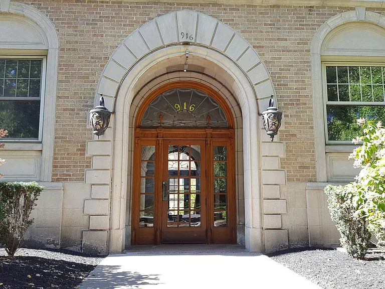 Bryant Apartments — Photo 40