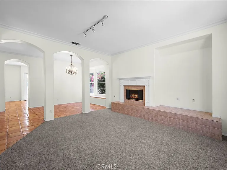 62 Middlebury Ln — Photo 3