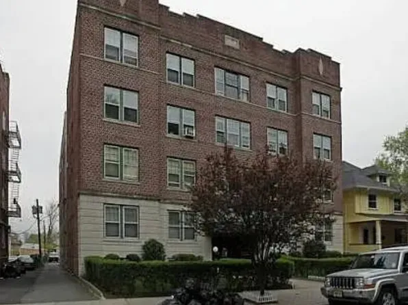 30 Gates Ave
