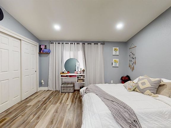 3rd image of 3939 Central Ave Space 6