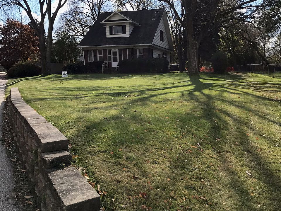 2nd image of 1804 Birch Rd