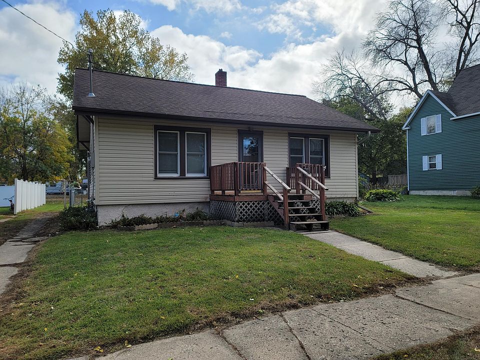 1st image of 115 8th St SW