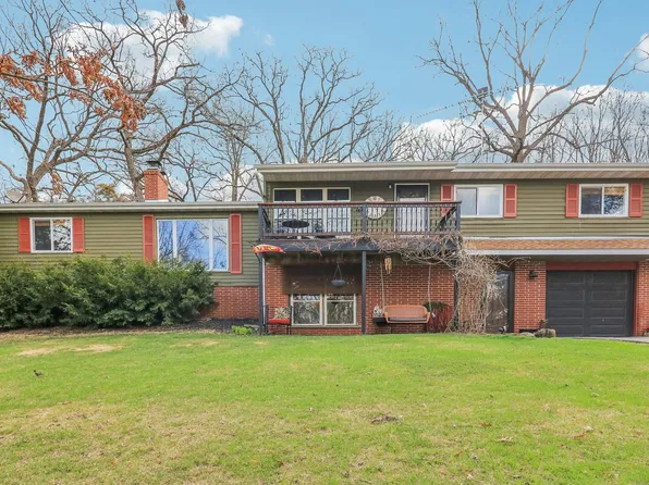 3204 Hillside Dr, Wonder Lake, IL 60097
