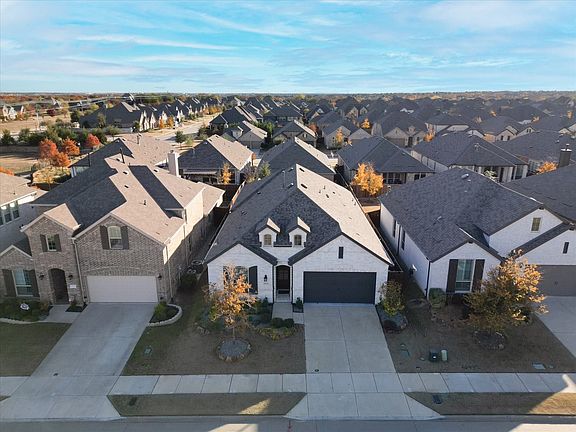 3rd image of 1713 Snowdrop Dr