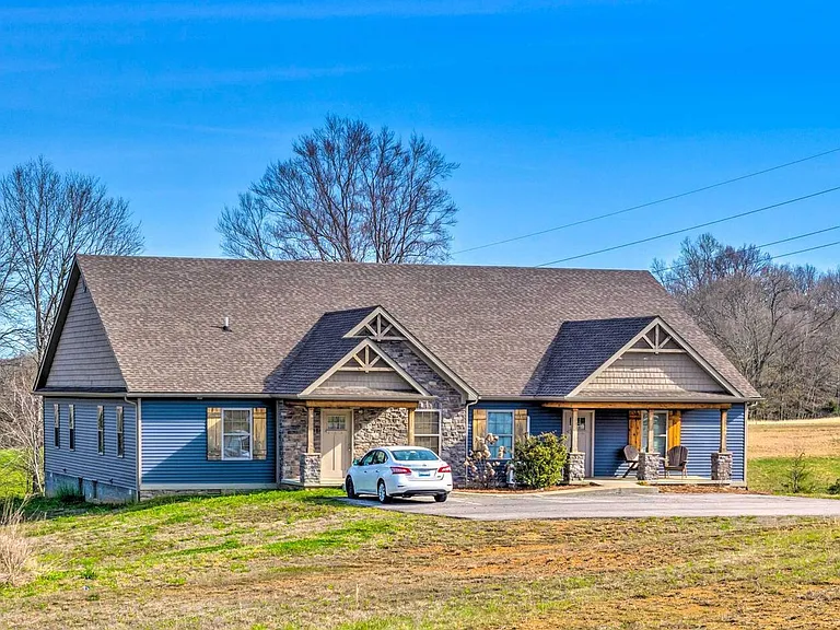 4971 Veterans Memorial Hwy — Photo 1