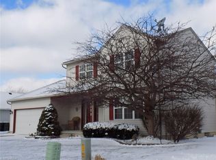 208 Oakdale Cir, Elyria, OH 44035