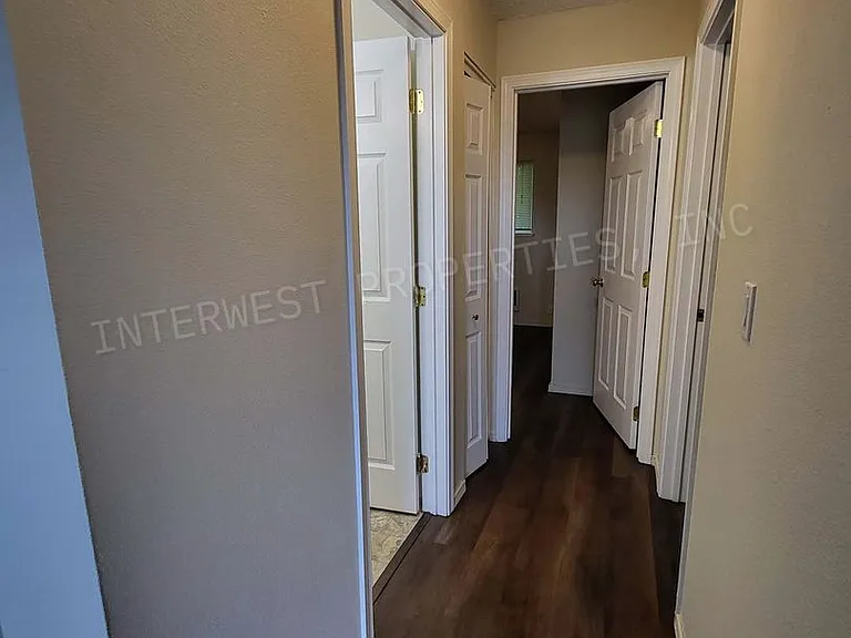 4700 Falls View Ave — Photo 26