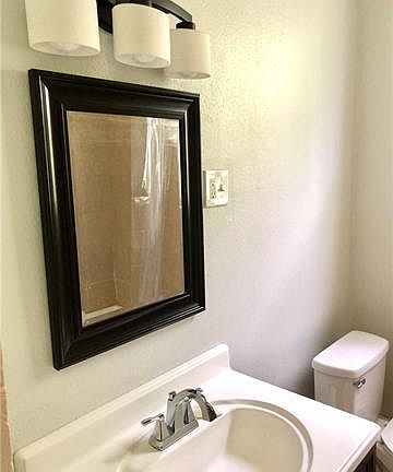 4th image of 839 Roosevelt Pl