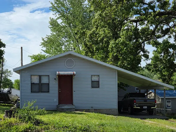 912 Griswold Ave, Carthage, MO 64836