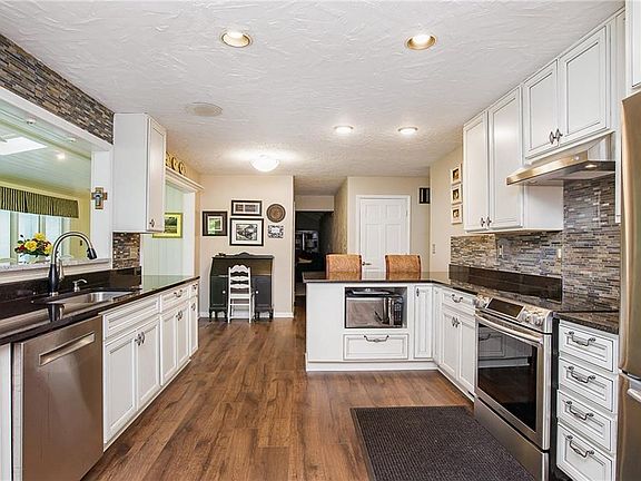 3rd image of 8601 Green Braes North Dr